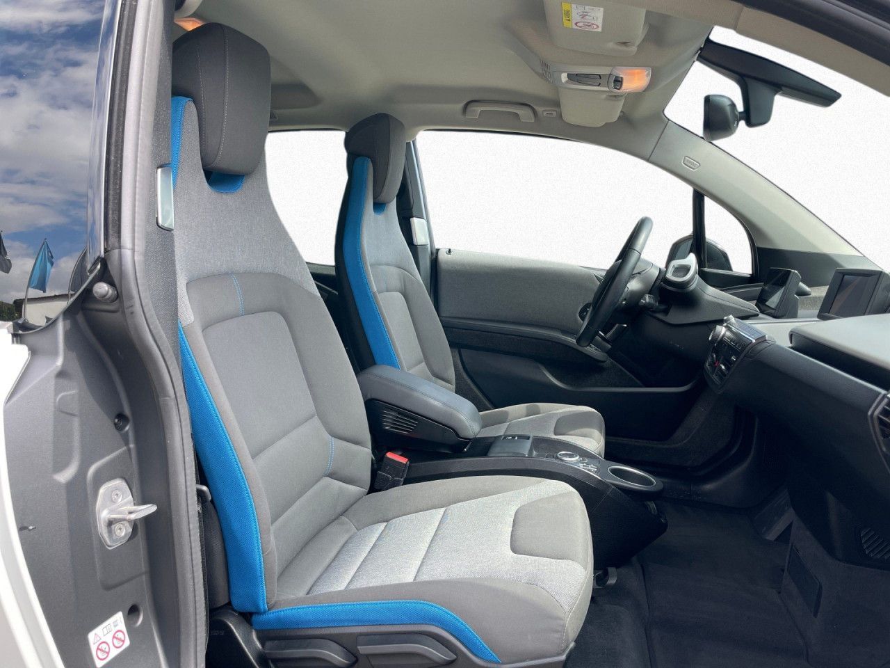 BMW i3 - Samsaru's Car Outlet