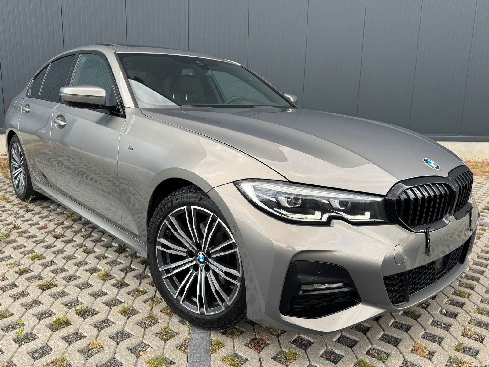 BMW Lim M Sport - Samsaru's Car Outlet