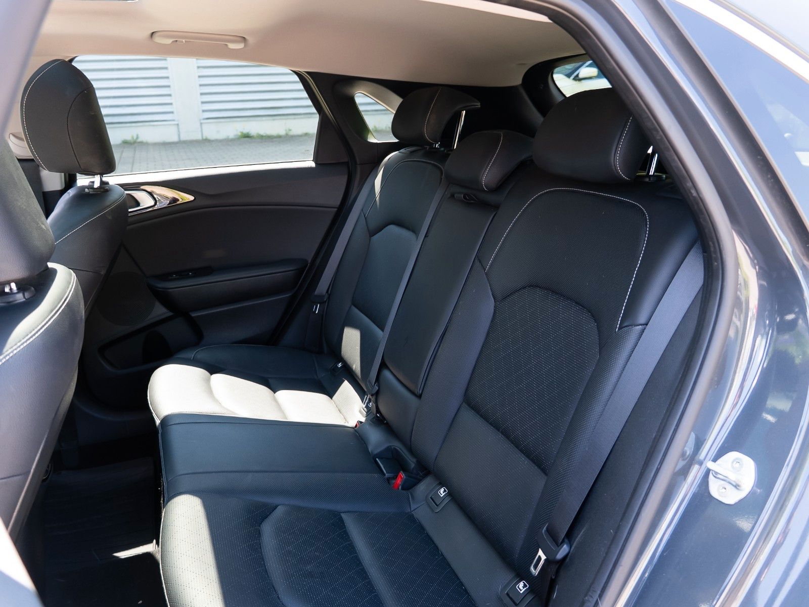 Kia Ceed Platinum Edition - Samsaru's Car Outlet