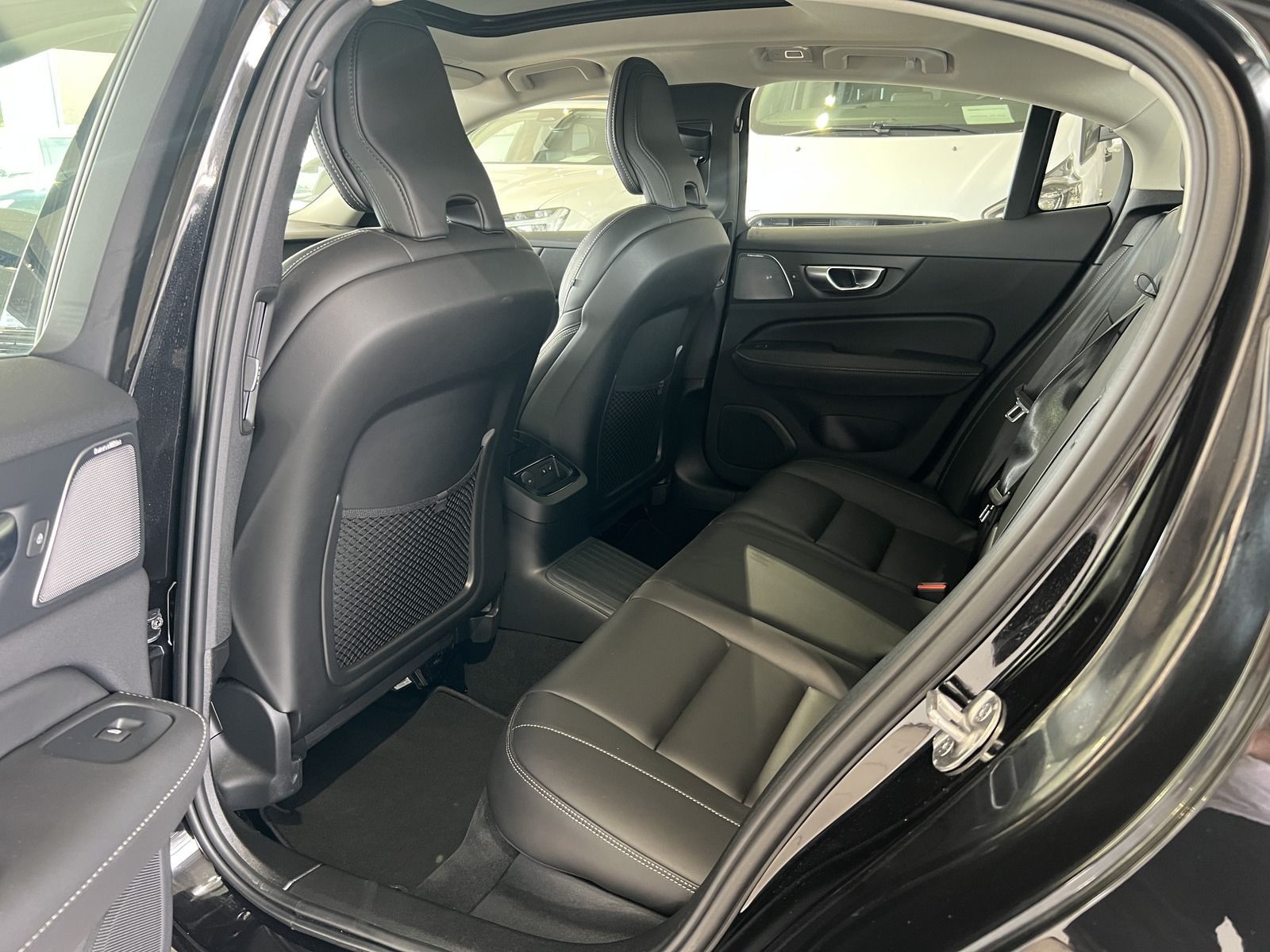 Volvo S60 T8 Ultimate Dark Recharge AWD B&W Massage