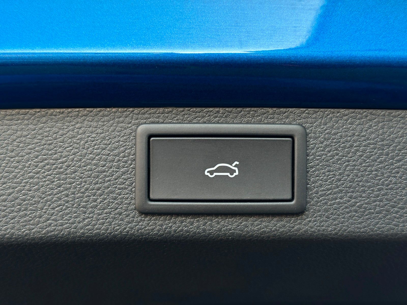 Skoda 150PS 4x4 DSG Sportline Matrix NAVI eHK LM18"AHK