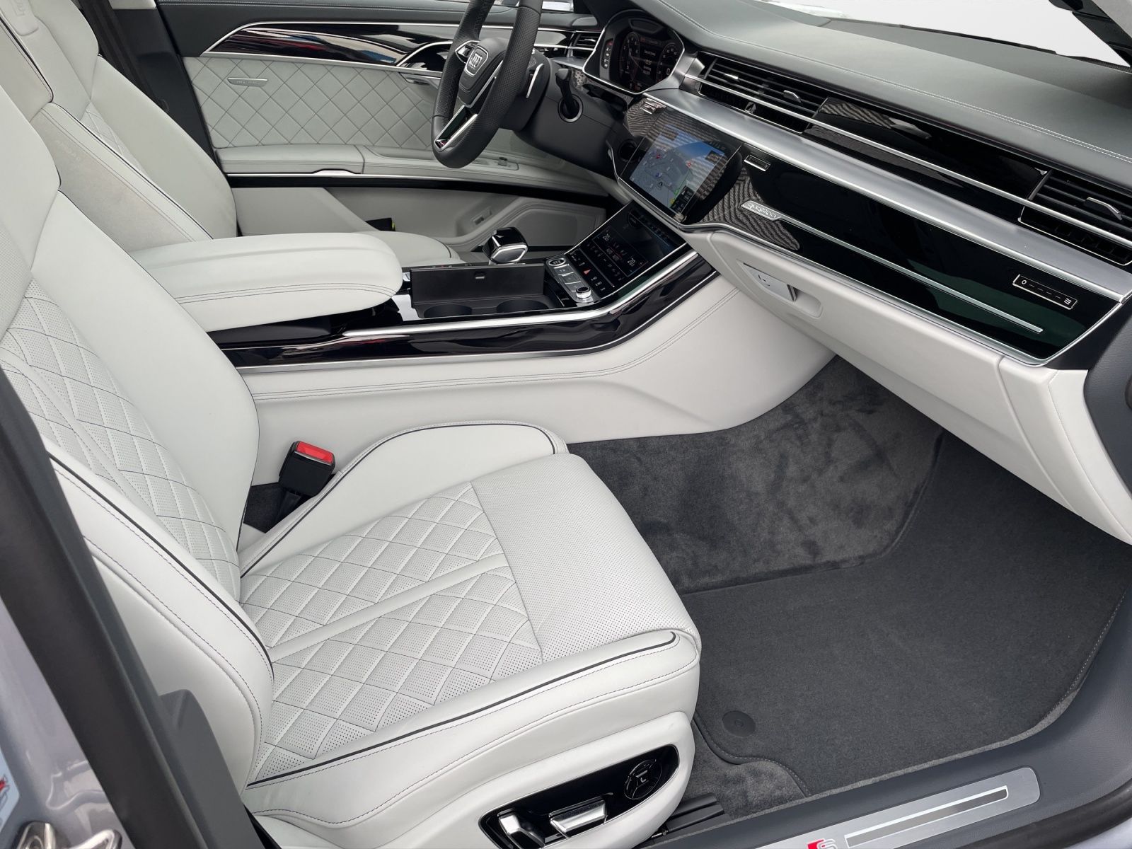Audi A8 60 TFSI Lang tiptronic quattro - Samsaru's Car Outlet