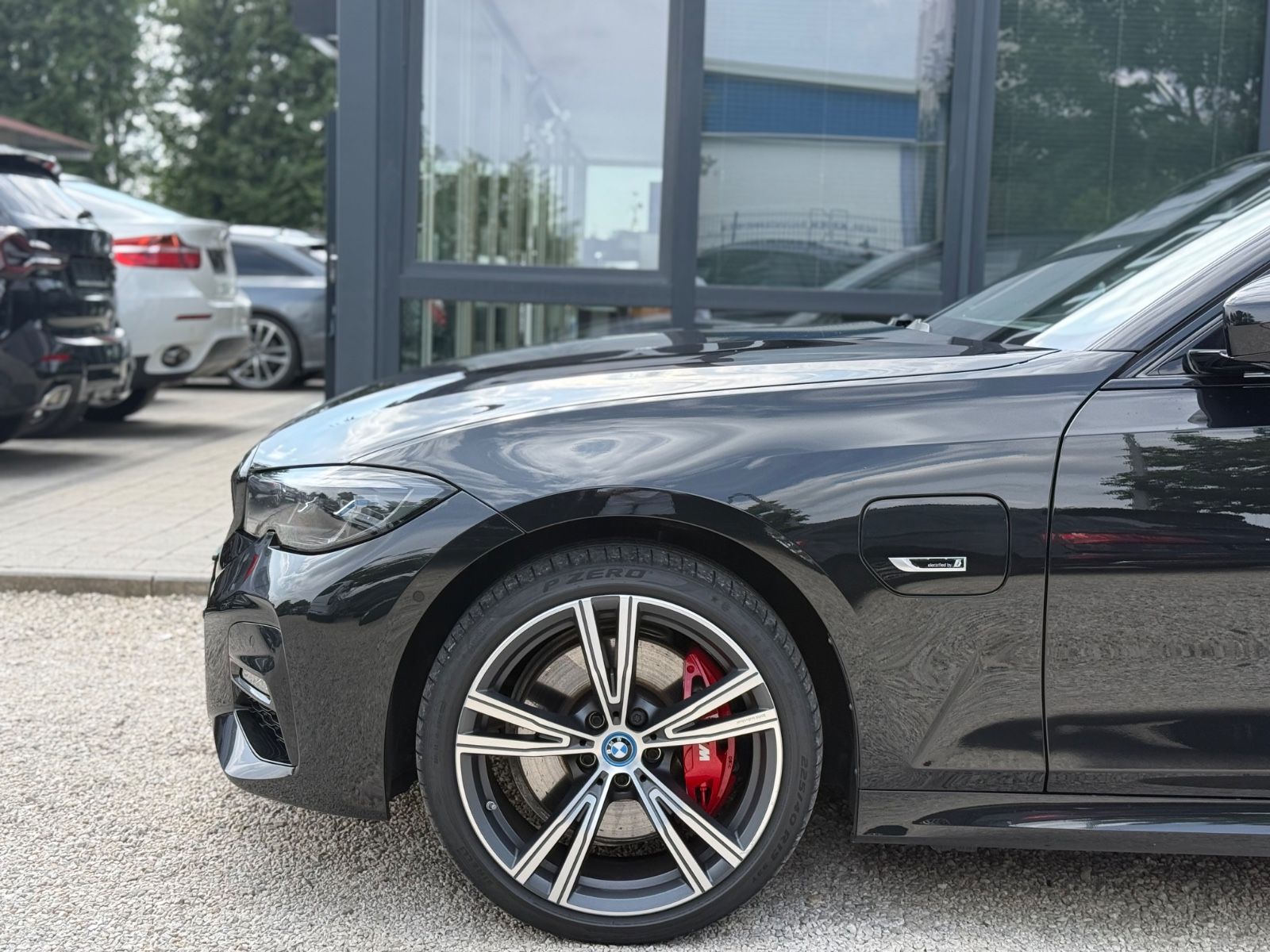 BMW 330 e xDrive M Sport - Samsaru's Car Outlet