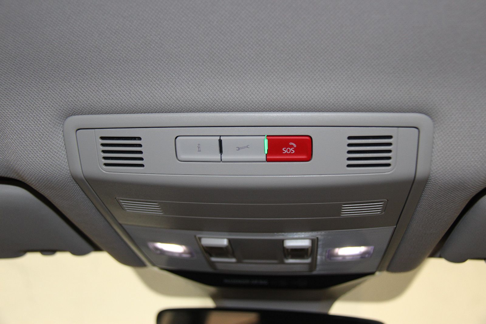 Volkswagen T-Roc Style 1.5 TSI DSG - Samsaru's Car Outlet