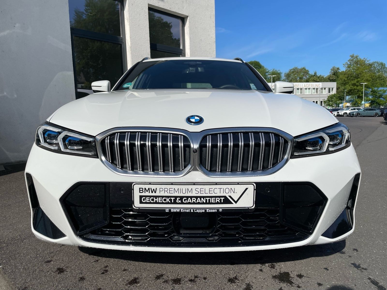 BMW 330e xDrive Tour M Sport || AHK Pano ACC 360 H&K