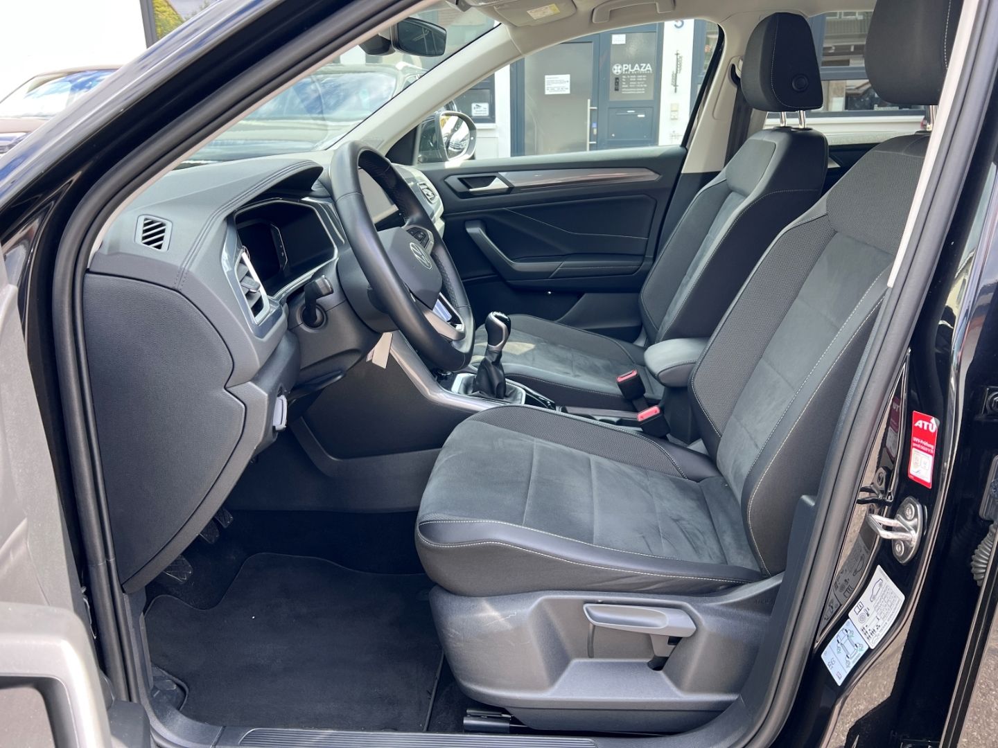Volkswagen T-Roc 1.0TSI Style - Samsaru's Car Outlet