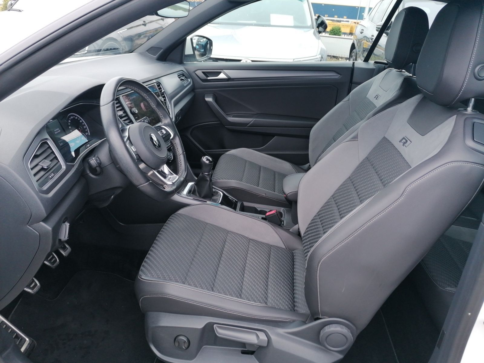 Volkswagen T-Roc 1.5TSI R-Line - Samsaru's Car Outlet
