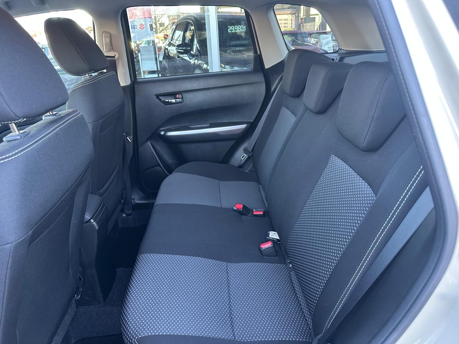 Suzuki Vitara 1.5 Hybrid Comfort - Samsaru's Car Outlet