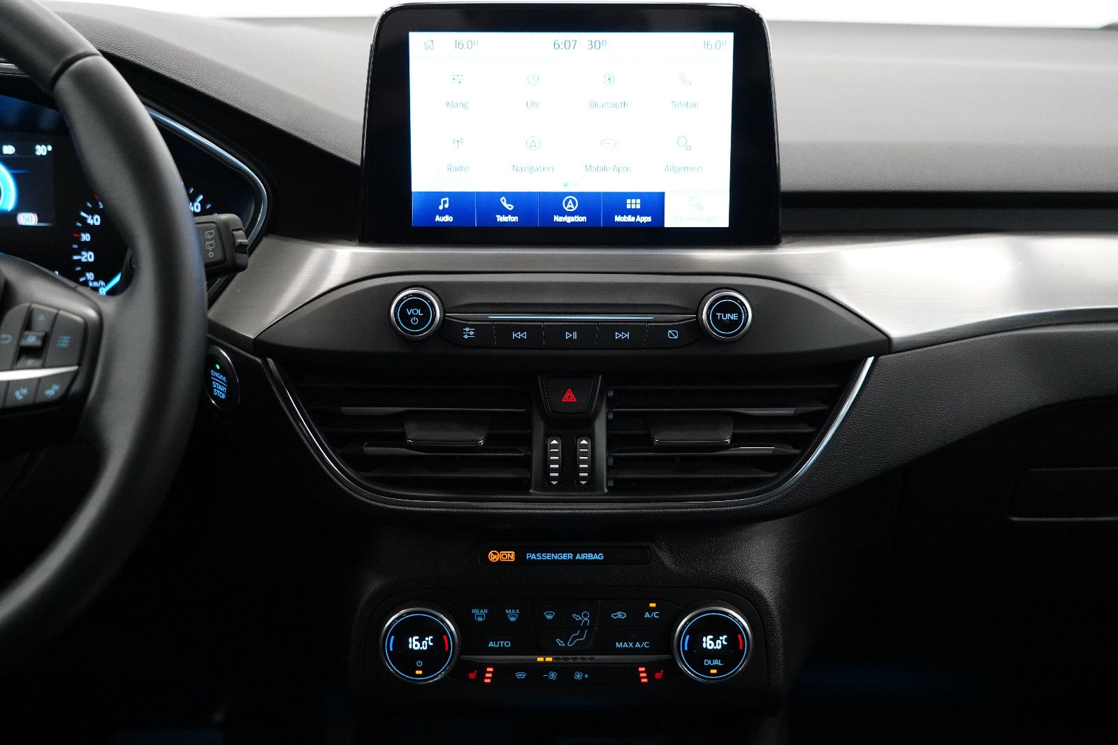 Ford Focus Turnier 1.5 Titanium - Samsaru's Car Outlet