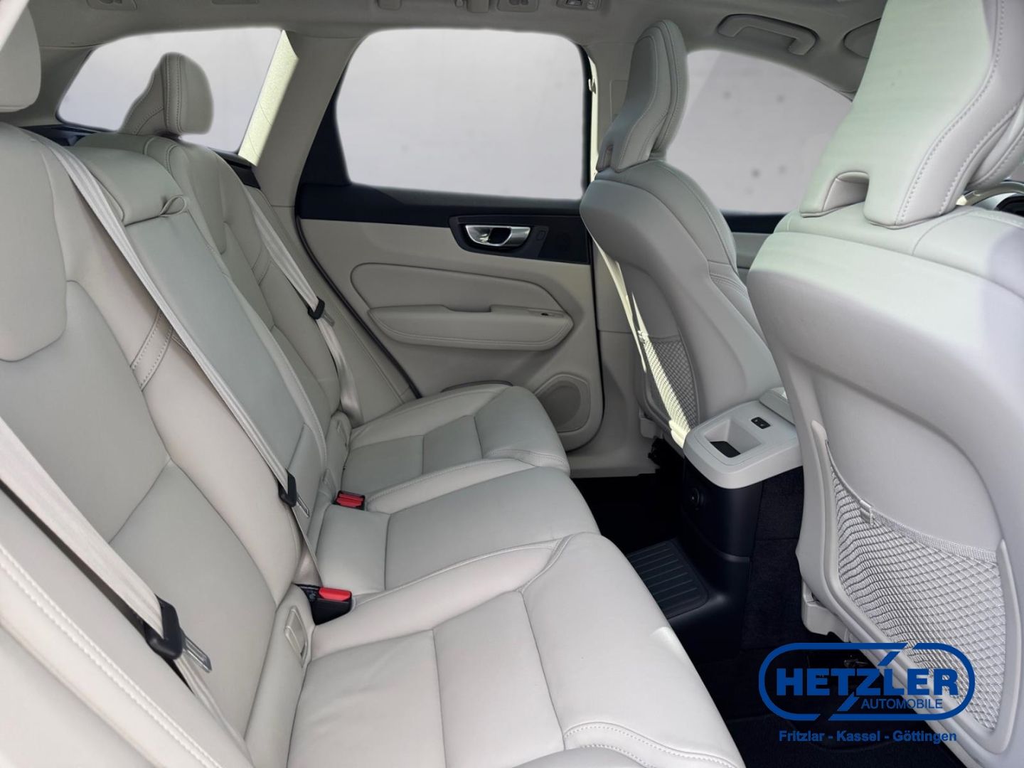 Volvo XC60 T8 AWD Ultimate Bright AHK Standheizung Mas