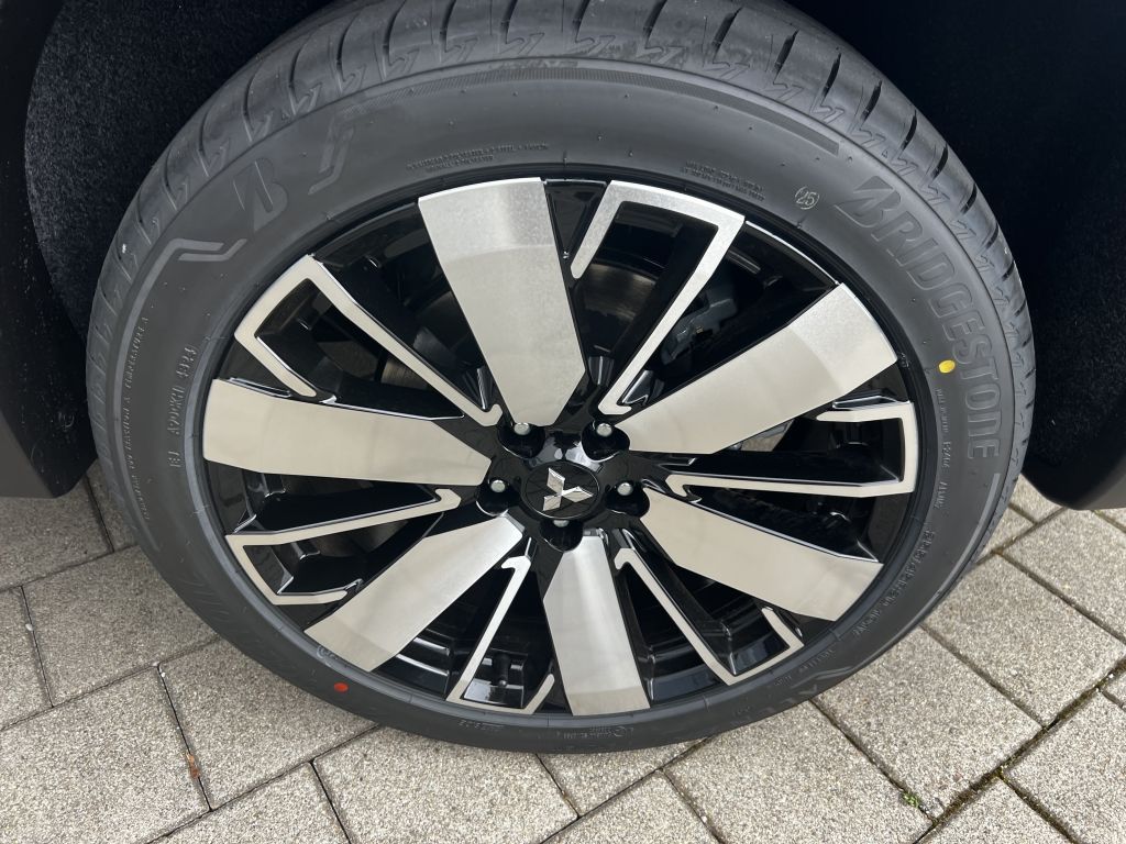 Mitsubishi Outlander 2.4 4WD Plug-In Hybrid Top