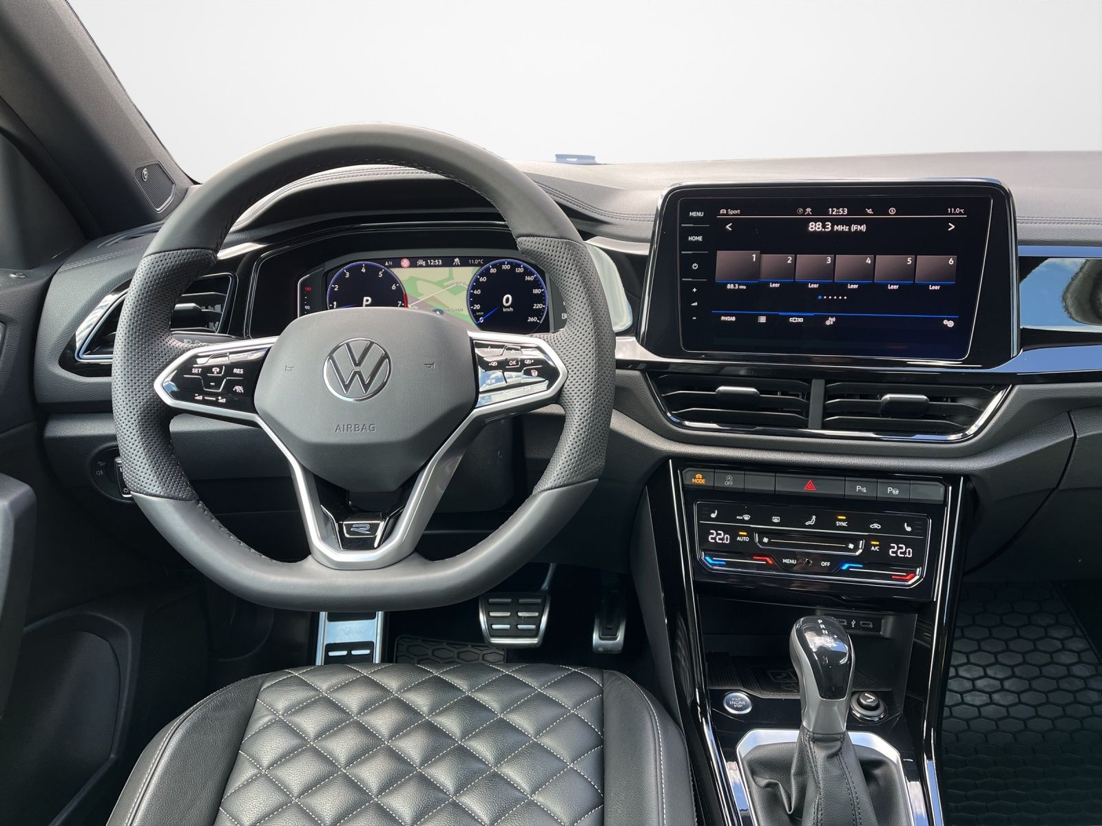 Volkswagen T-Roc 1.5 TSI DSG R-Line Black - Samsaru's Car Outlet