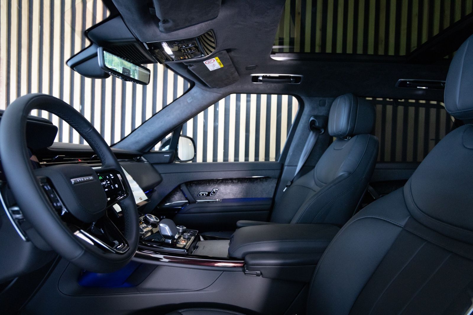 Range Rover Sport D350 First Edition - Samsaru's Car Outlet