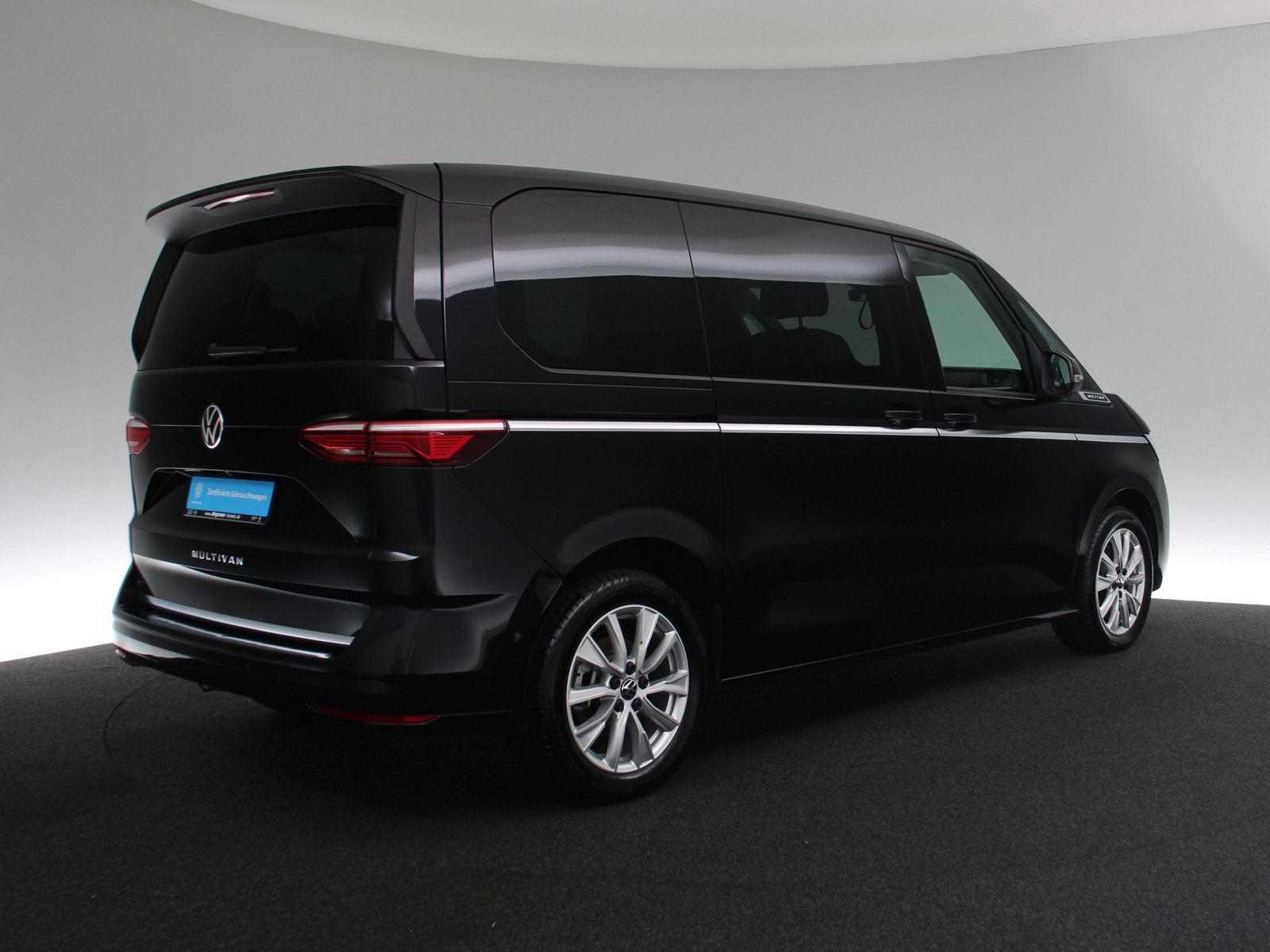Volkswagen T7 Multivan 2.0 TDI Style - Samsaru's Car Outlet