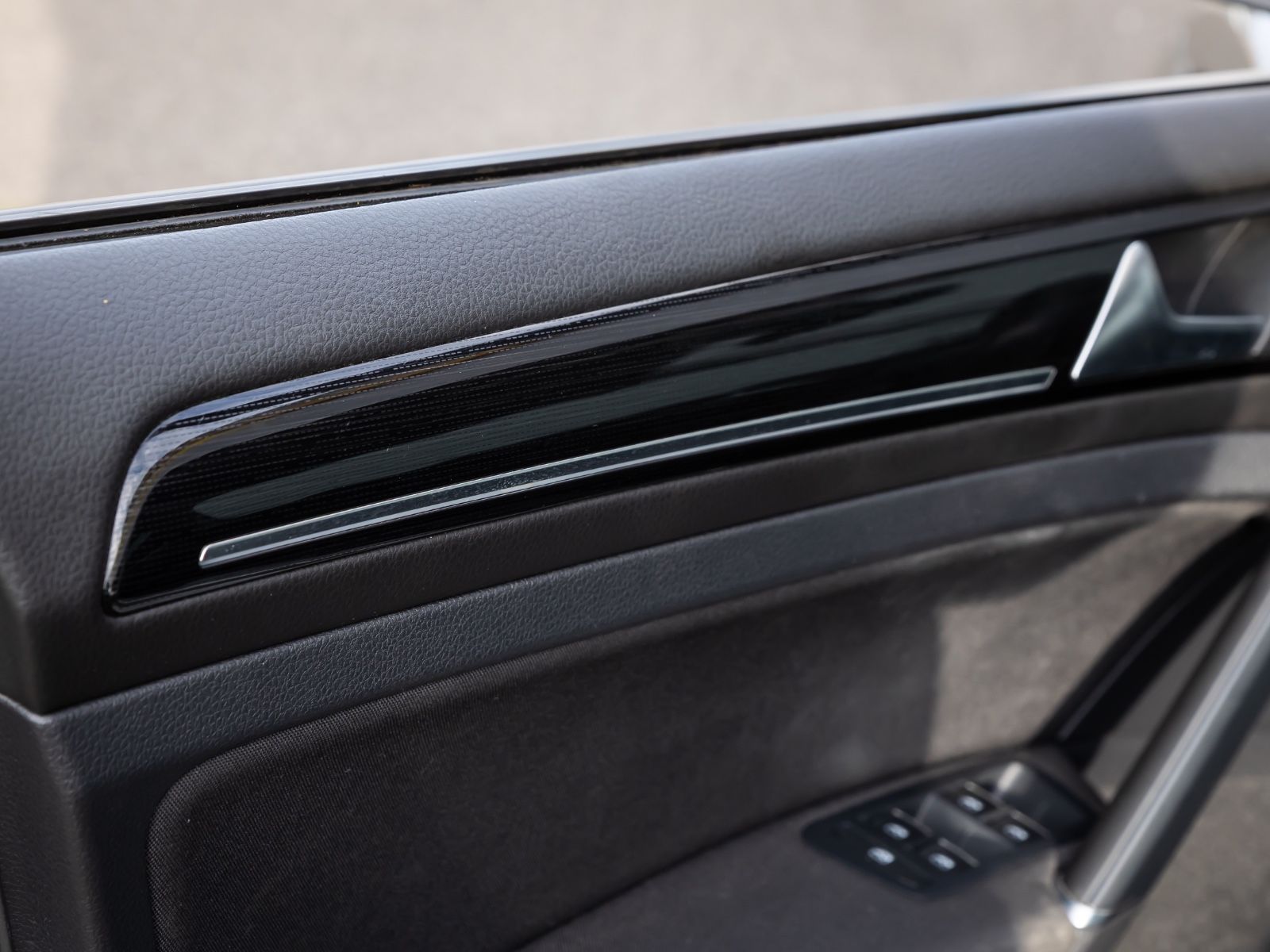 Volkswagen Golf VII 1.5TSI Highline - Samsaru's Car Outlet
