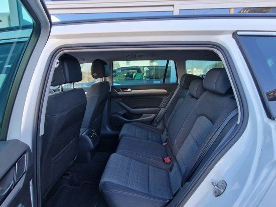 Volkswagen Passat Variant 1.6 TDI Business - Samsaru's Car Outlet