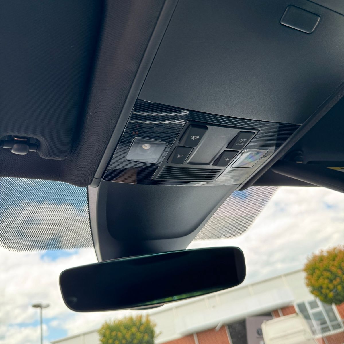 Volkswagen Tiguan 1.5 TSI - Samsaru's Car Outlet