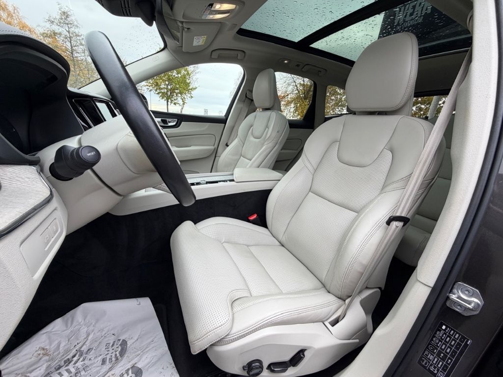 Volvo XC60 Ultimate Bright Recharge Plug-In Hybrid T8