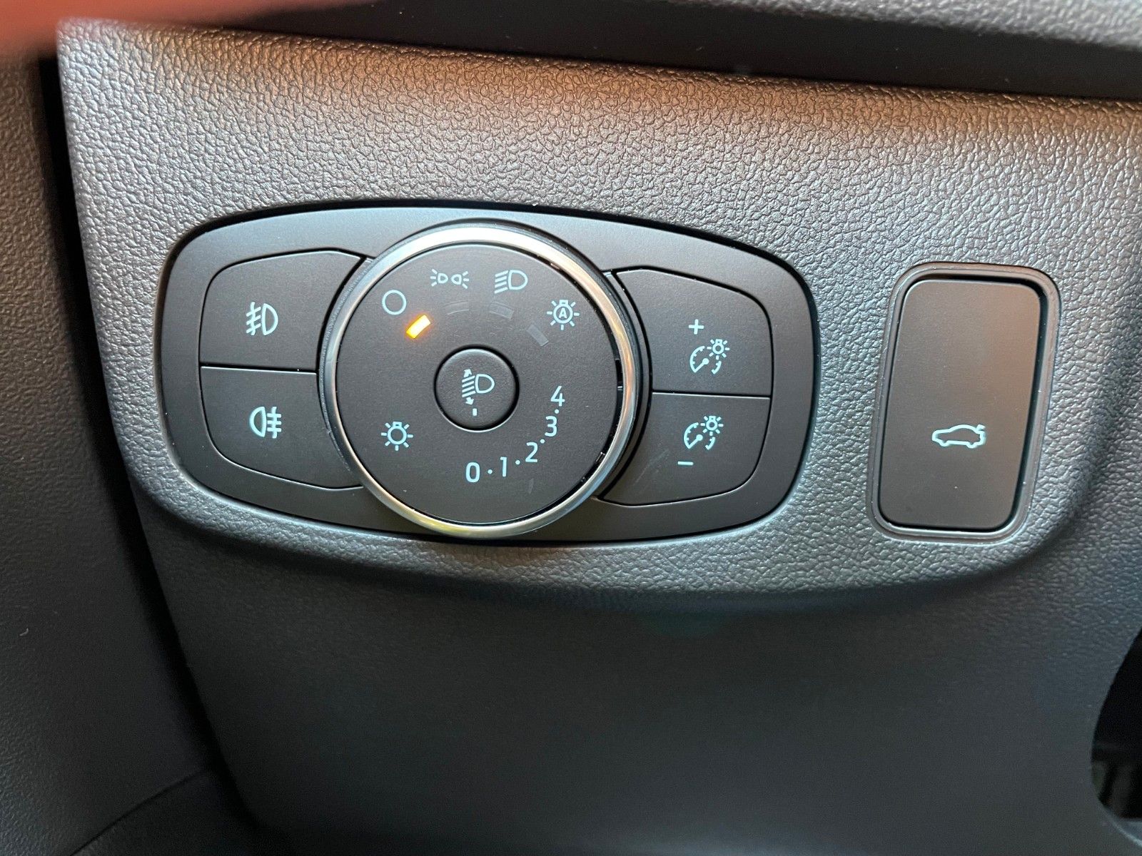 Ford Focus Automatik Turnier Titanium / ACC+155PS