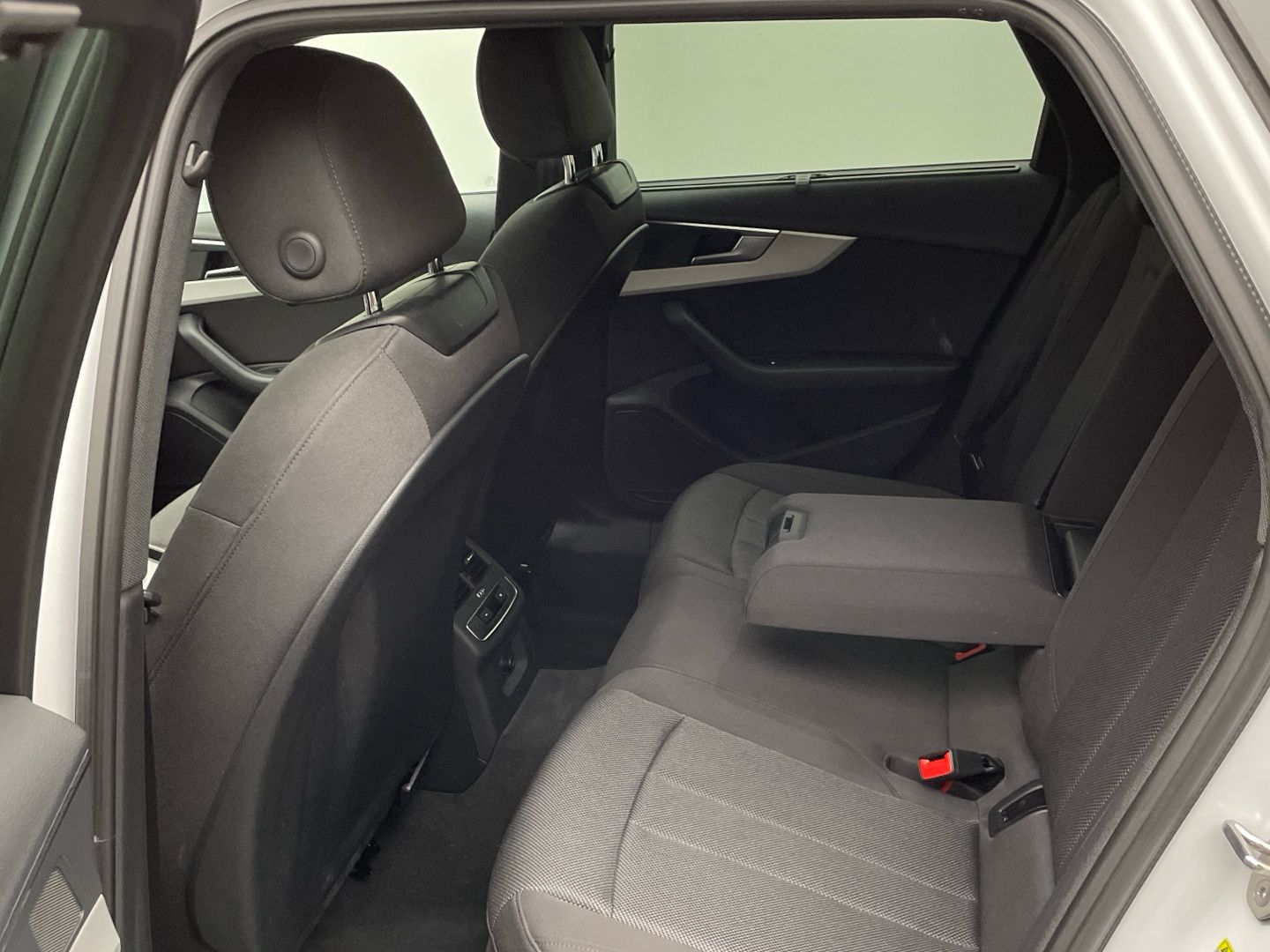 Audi A4 Avant S line 45 TFSI quattro - Samsaru's Car Outlet
