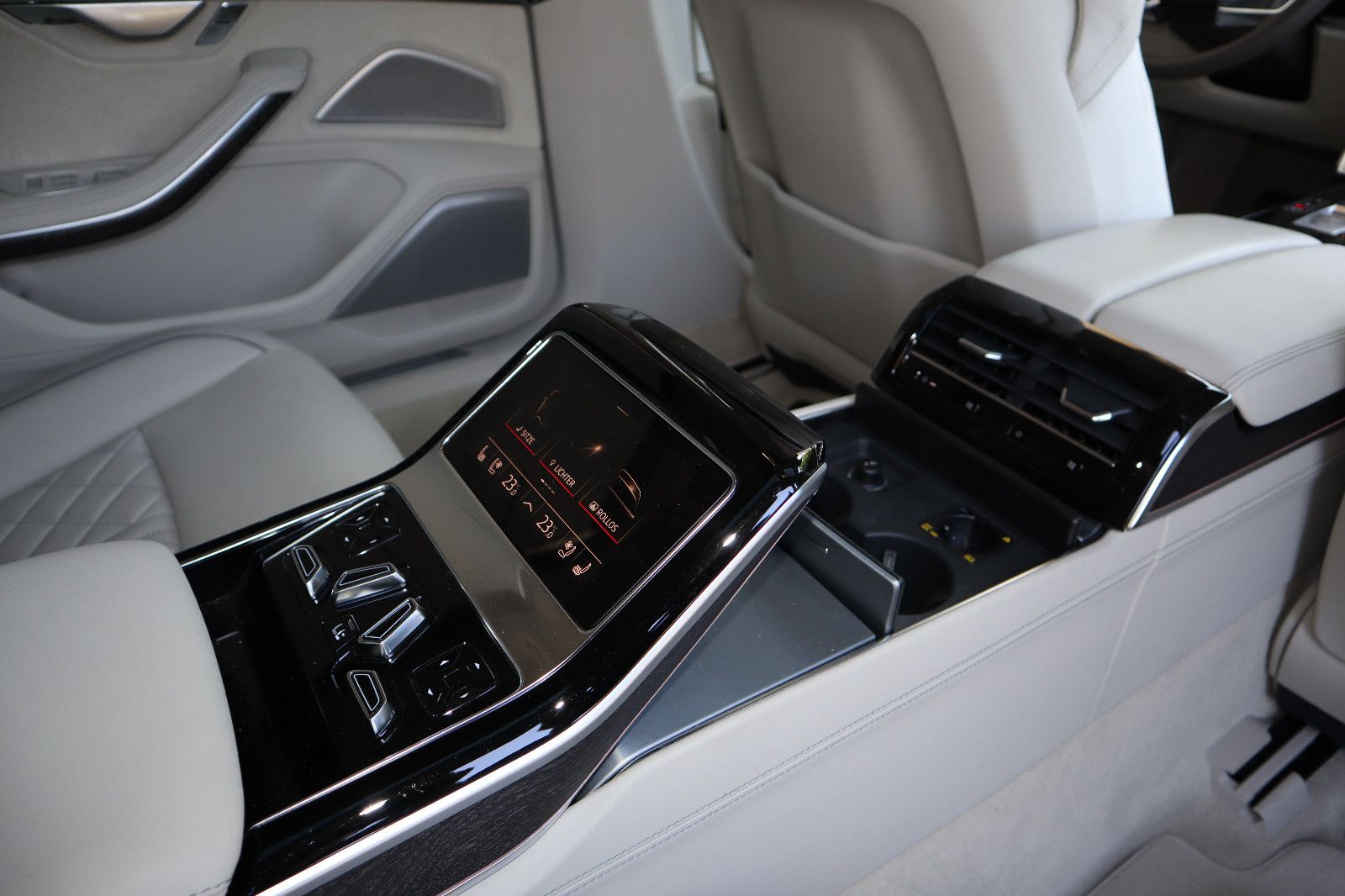 Audi A8L 60 TFSIe lang - Samsaru's Car Outlet