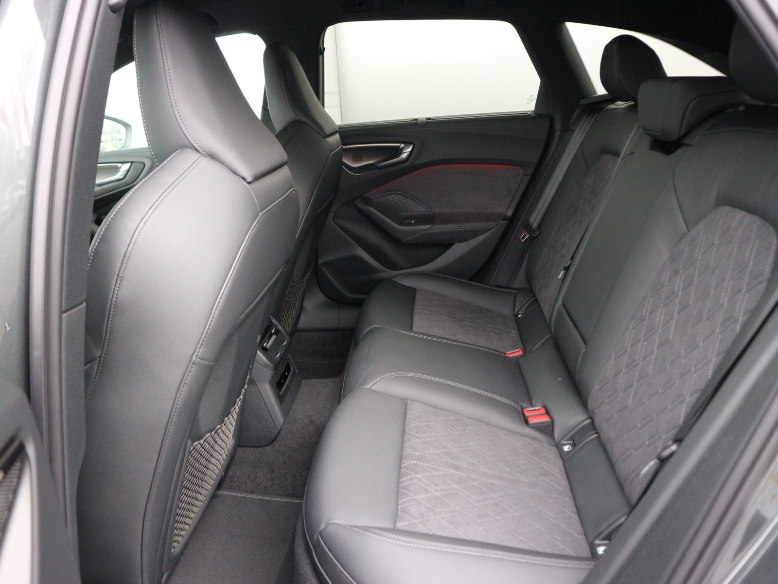 Audi A5 Avant TDI quattro 150 kW S tronic S line*AHK*