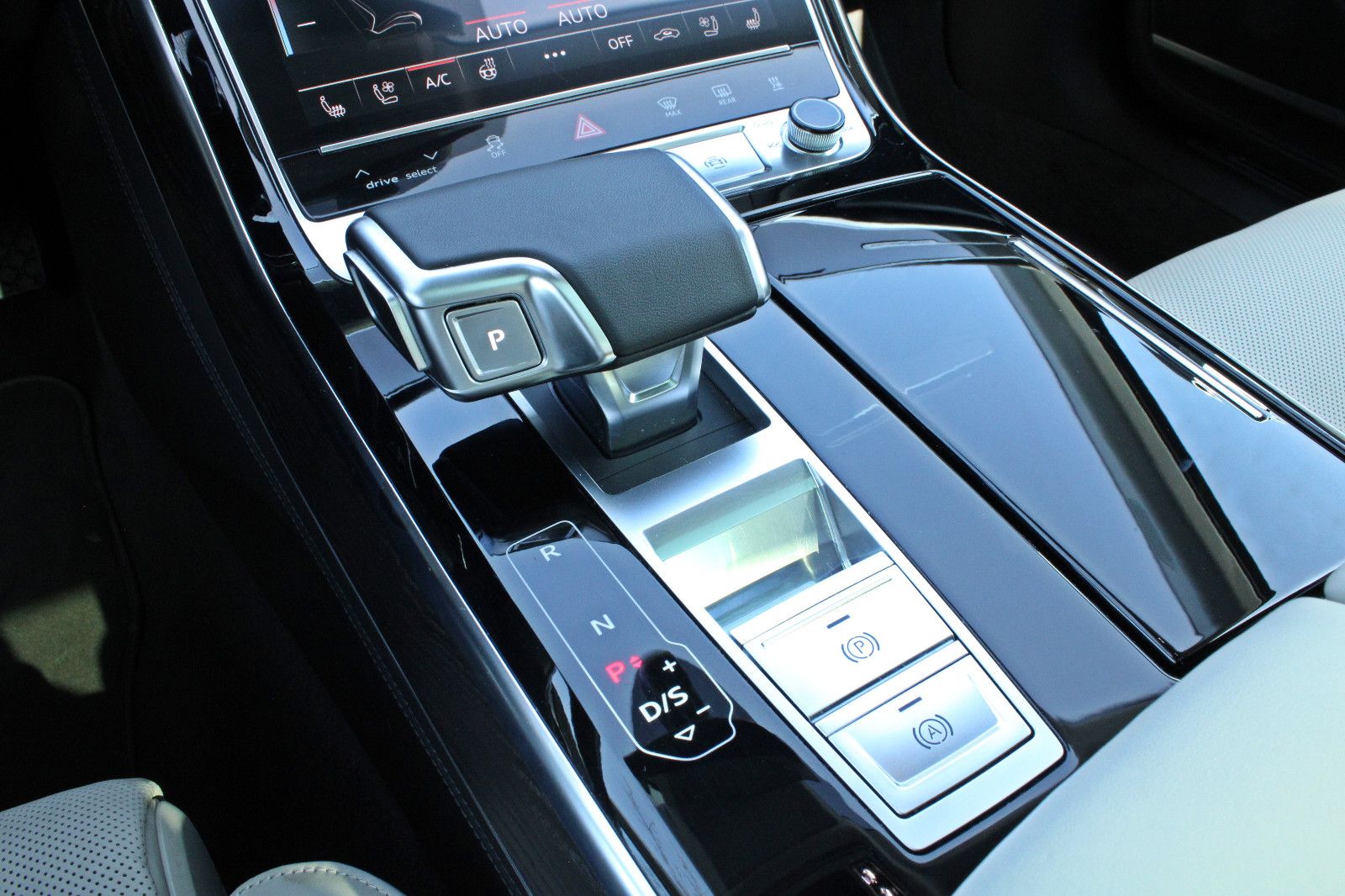 Audi A8 Lang 50TDI S LINE BLACK - Samsaru's Car Outlet