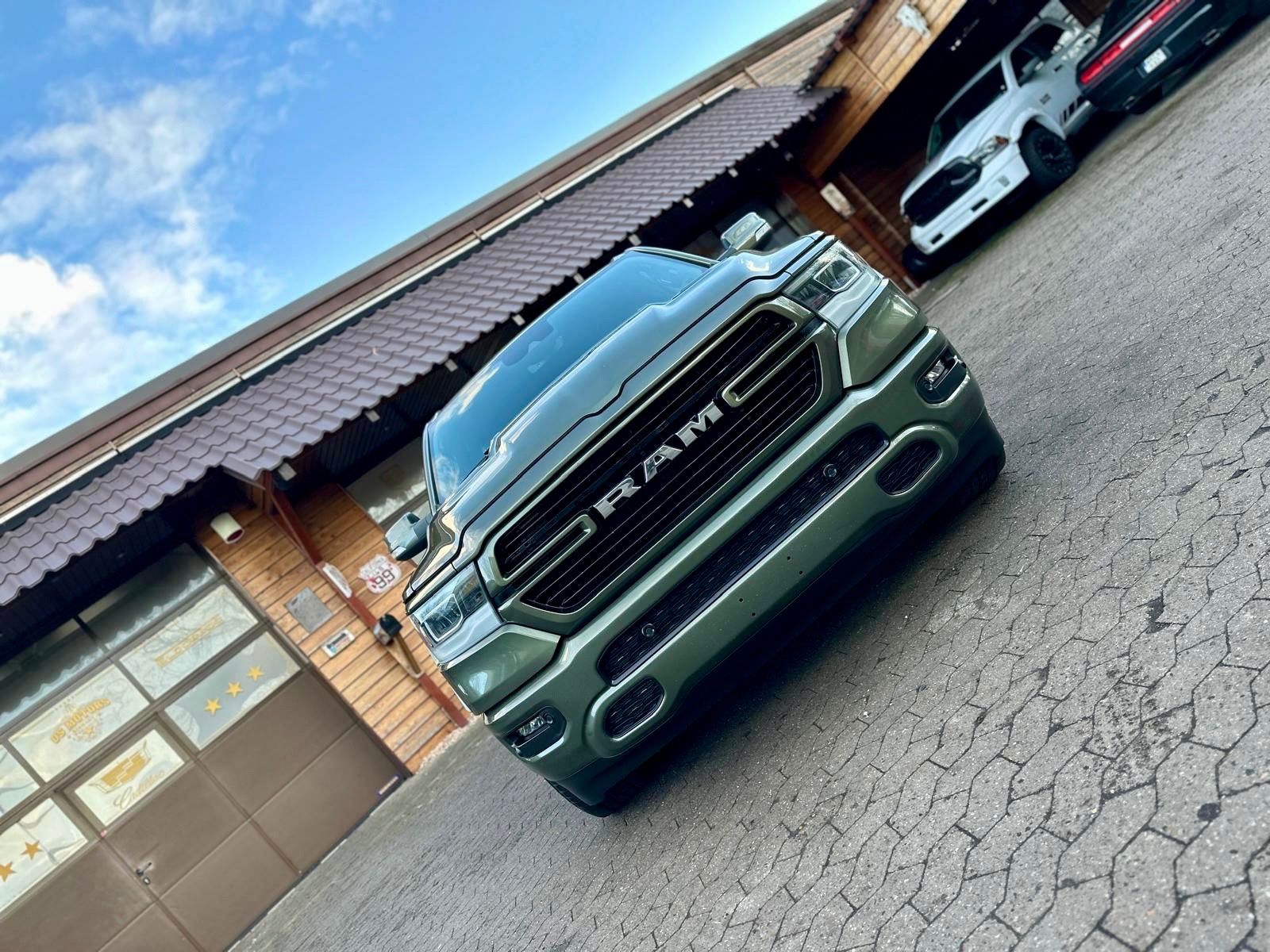 Dodge LARAMIE*5.7*LPG*AHK*NAVI*PDC*RAMBOX*GARANTIE*
