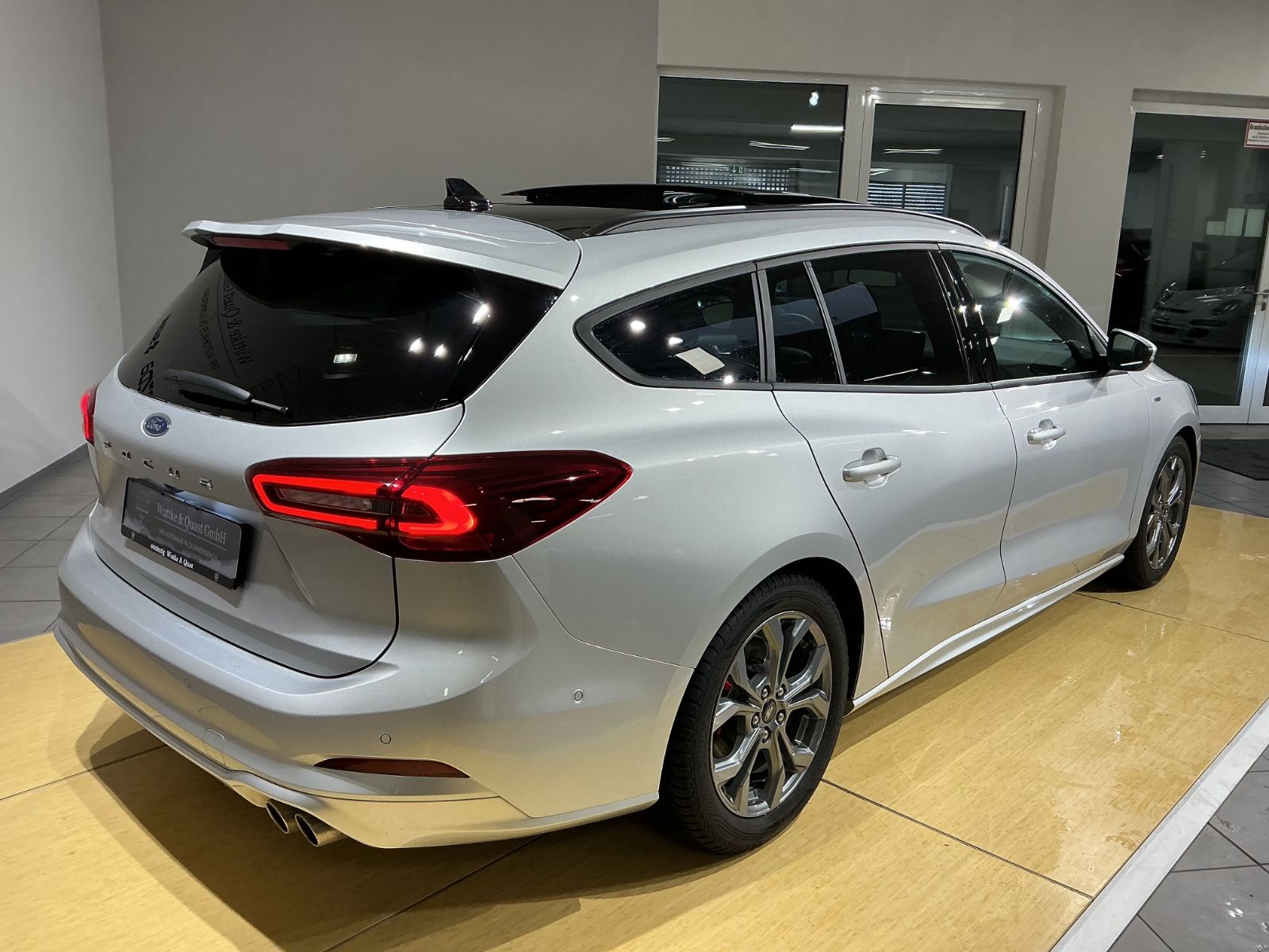 Ford Focus Turnier ST-Line X*B&O*SHZ*LHZ*PANO*LED*