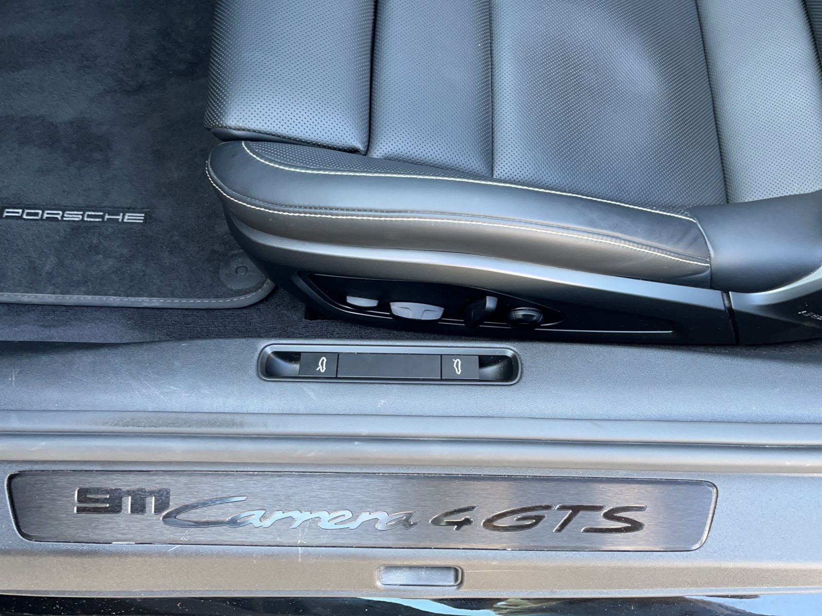 Porsche 992 (911) Carrera 4 GTS Cabriolet - BOSE - ParkA