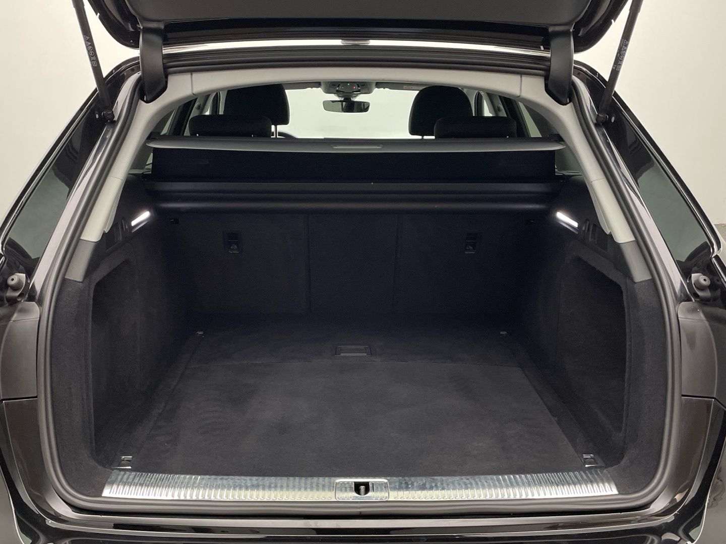 Audi A4 Avant 50 TDI quattro S line - Samsaru's Car Outlet