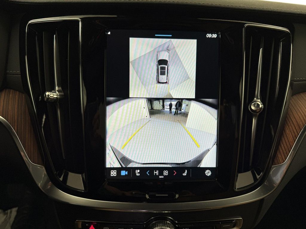 Volvo V60 T6 Ultra Bright Recharge Plug-In Hybrid AWD