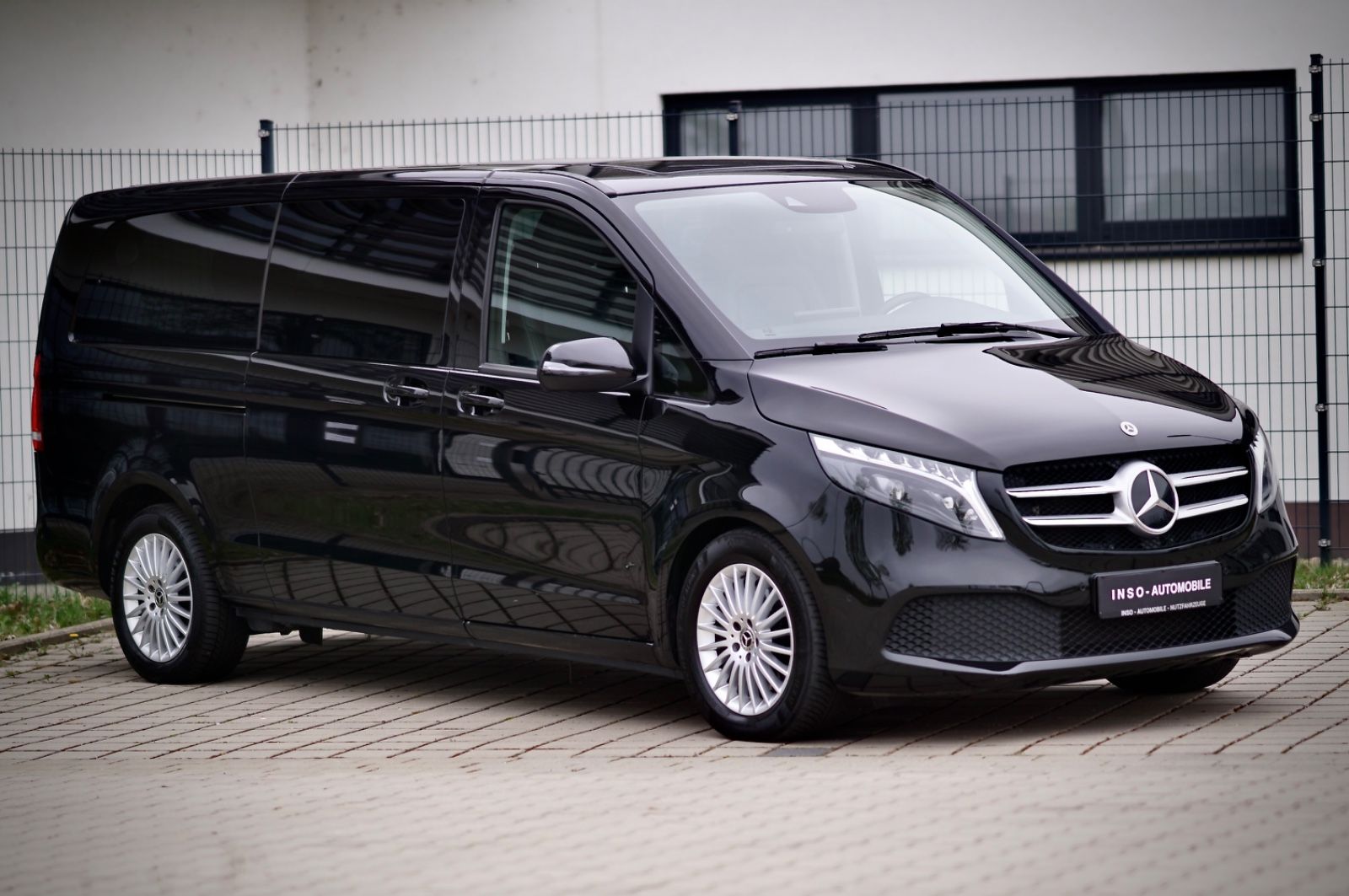 Mercedes-Benz V 300 EDITION SPORT - Samsaru's Car Outlet