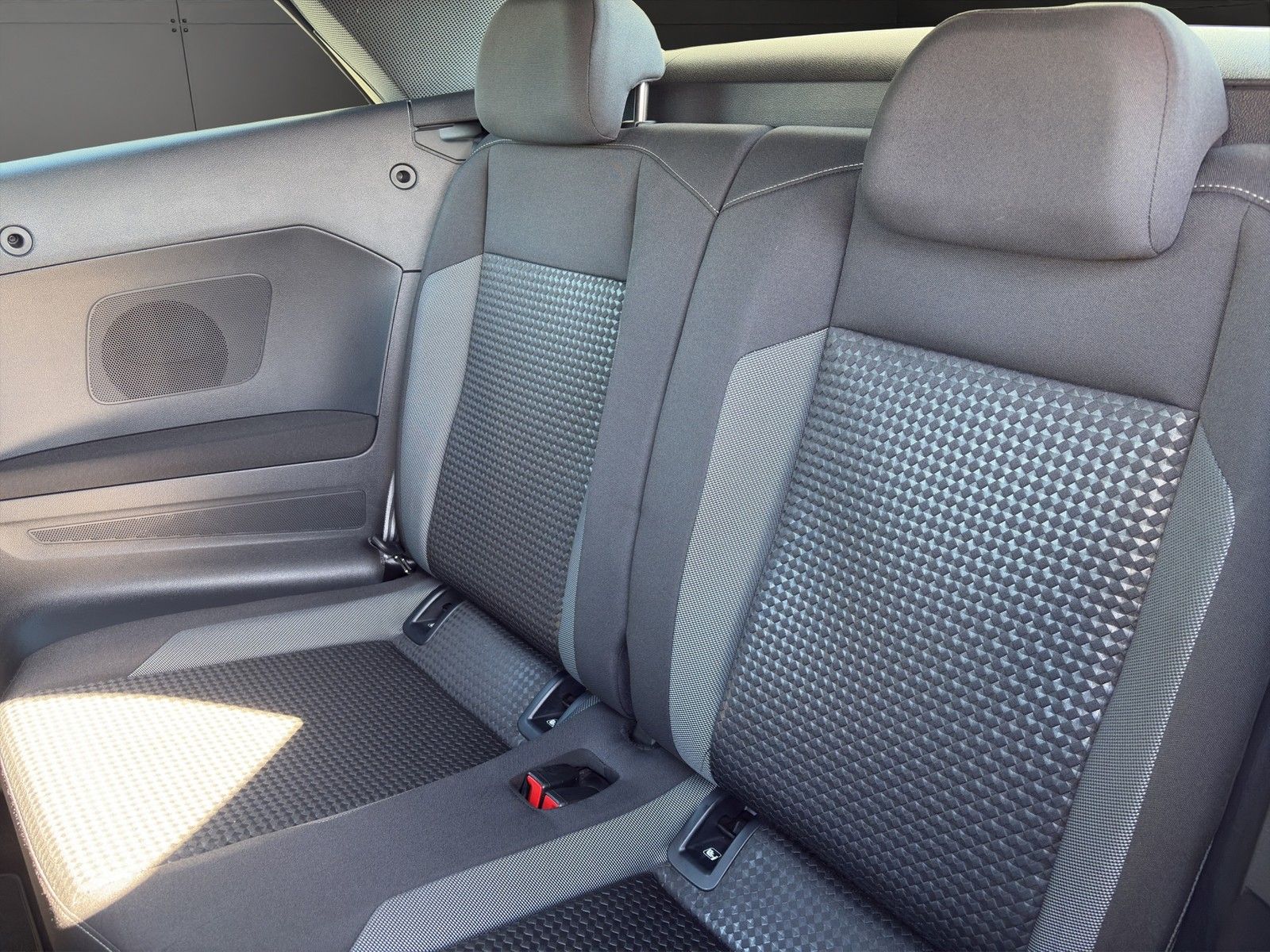 Volkswagen T-Roc 1.5 TSI Active DSG - Samsaru's Car Outlet