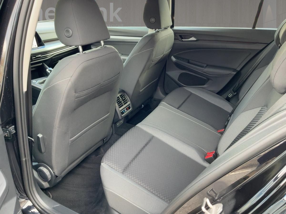 Volkswagen Golf VIII 2.0 TDI Active - Samsaru's Car Outlet