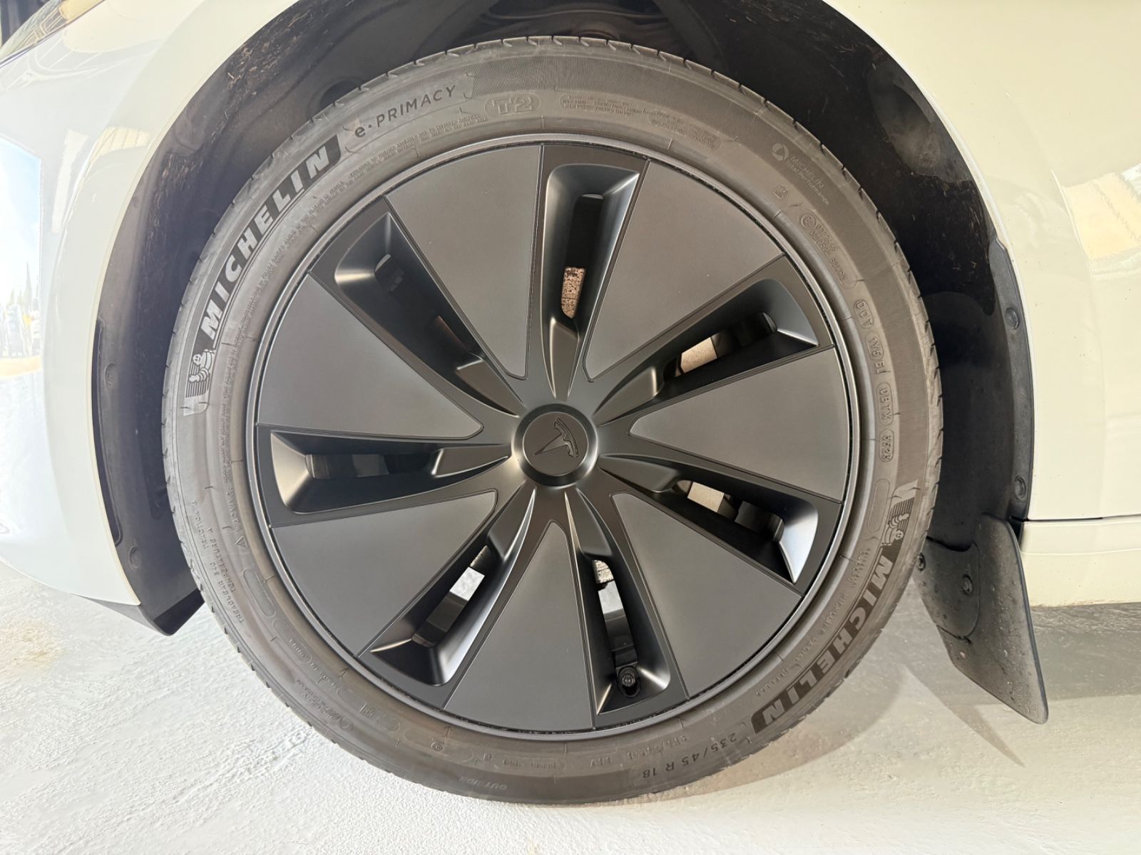 Tesla Model 3 RWD Plus NEW-Model