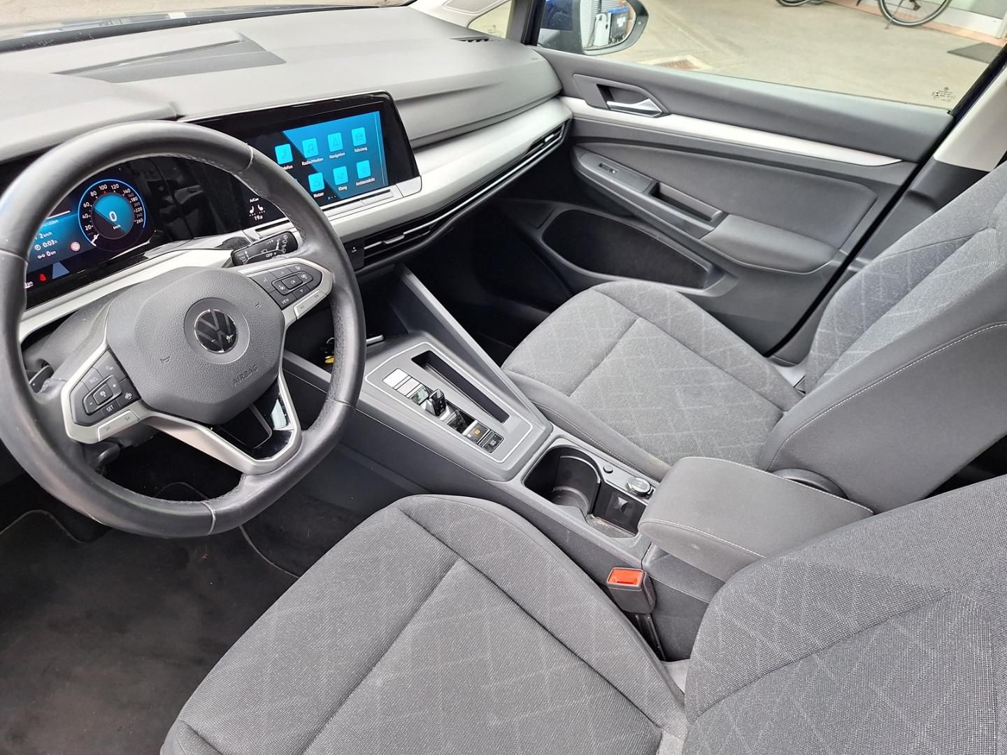 Volkswagen Golf Life 2.0 TDI DSG - Samsaru's Car Outlet