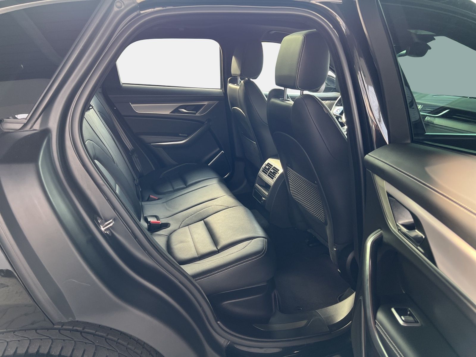 Jaguar F-PACE D300 R-Dynamic SE ACC+AHK+LED+Navi+SD+SHZ