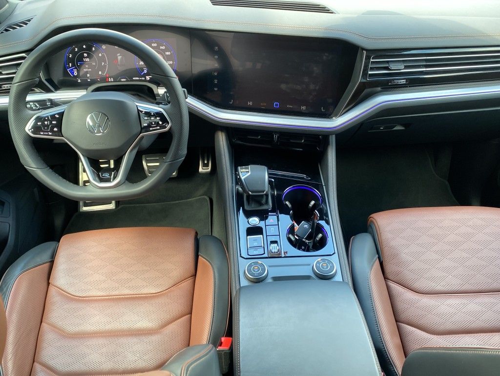 Volkswagen Touareg 3.0 TSI 4Motion R-Line - Samsaru's Car Outlet