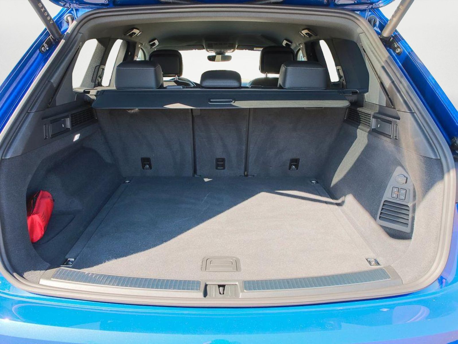Volkswagen Touareg 3.0TDI R-Line - Samsaru's Car Outlet