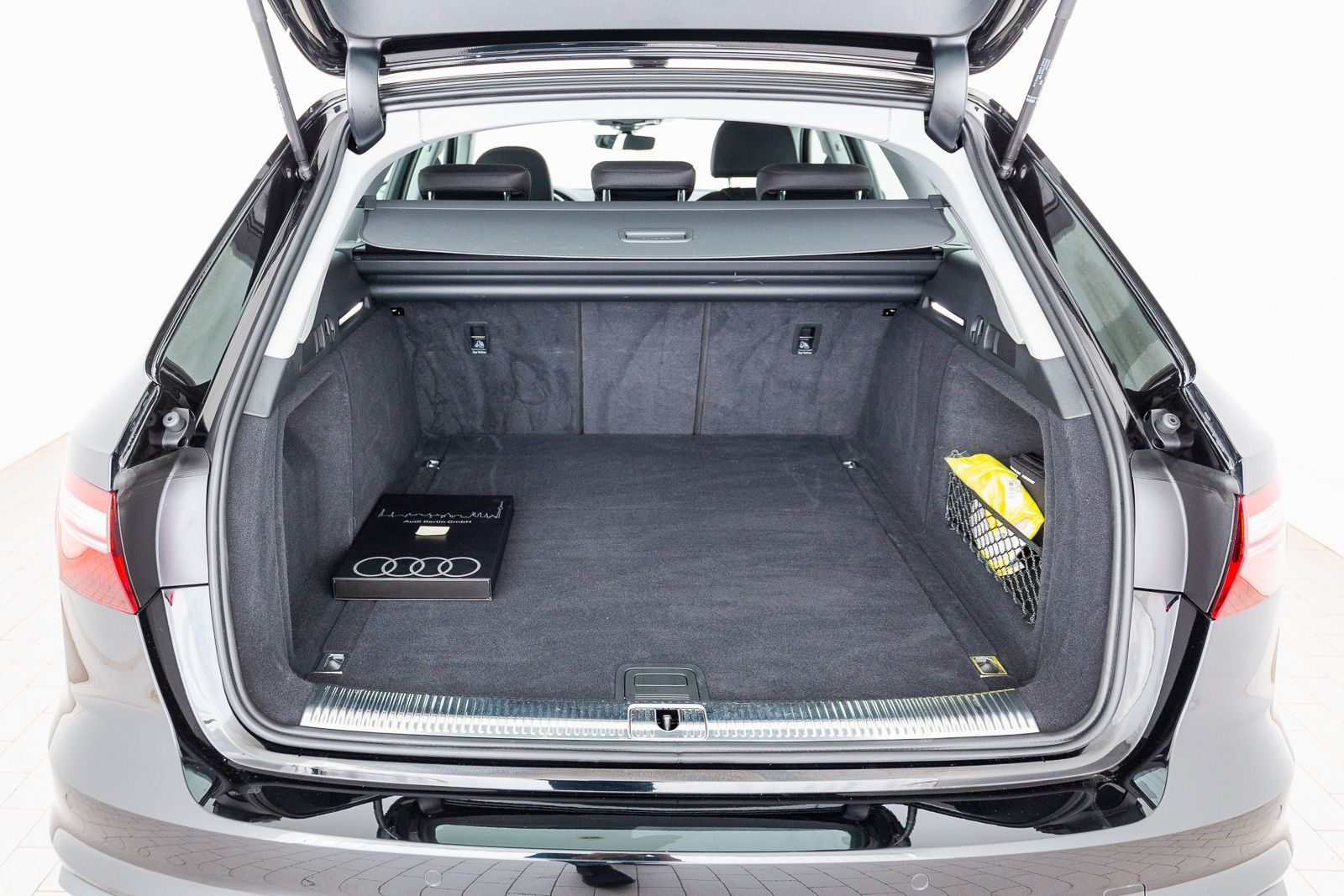 Audi A4 Avant 35 TFSI - Samsaru's Car Outlet
