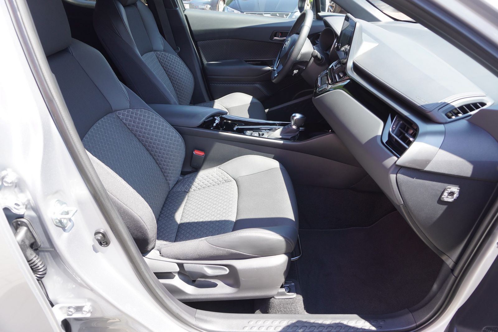 Toyota C-HR 1.8 Hybrid - Samsaru's Car Outlet