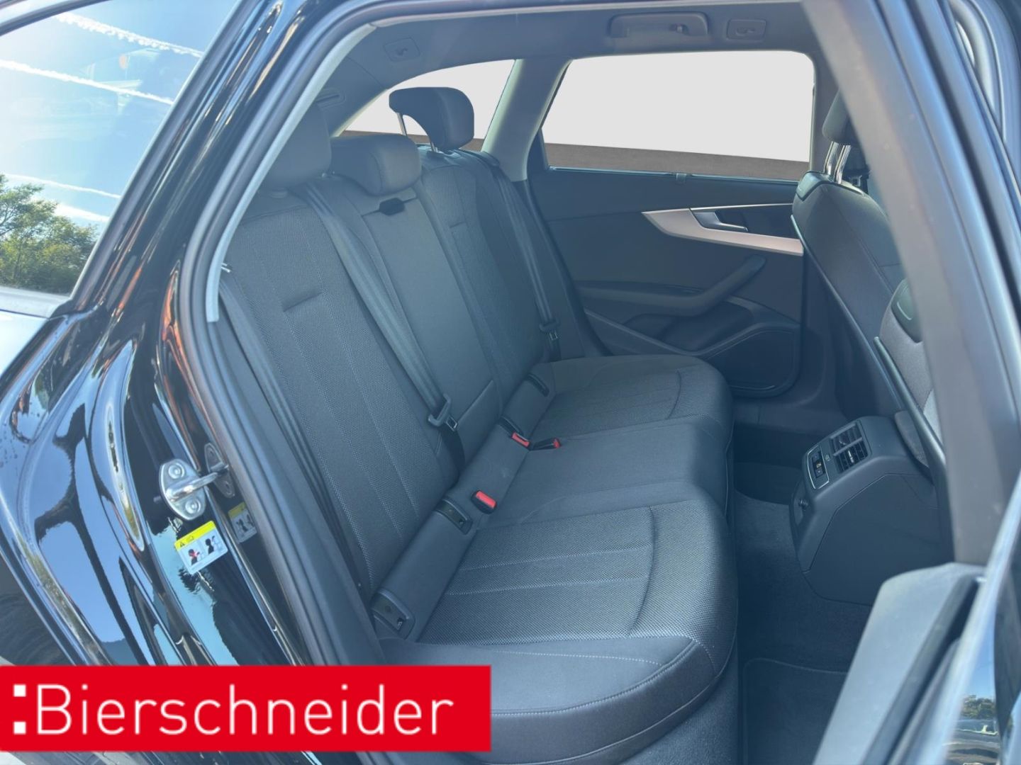 Audi A4 Avant 2.0 TFSI S tronic 35 advanced - Samsaru's Car Outlet