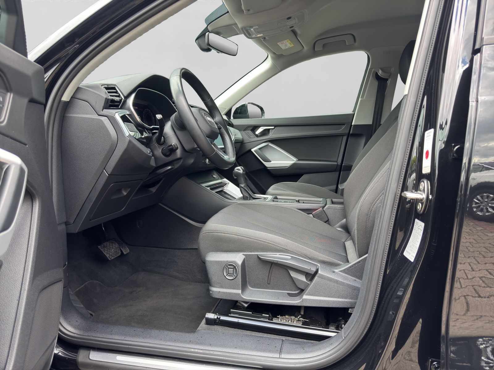 Audi Q3 35 2.0 TDI quattro advanced - Samsaru's Car Outlet