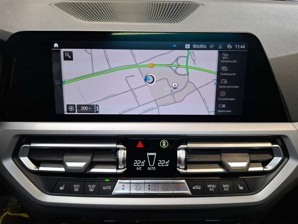 BMW 330e Touring Advantage Steptronic - Samsaru's Car Outlet