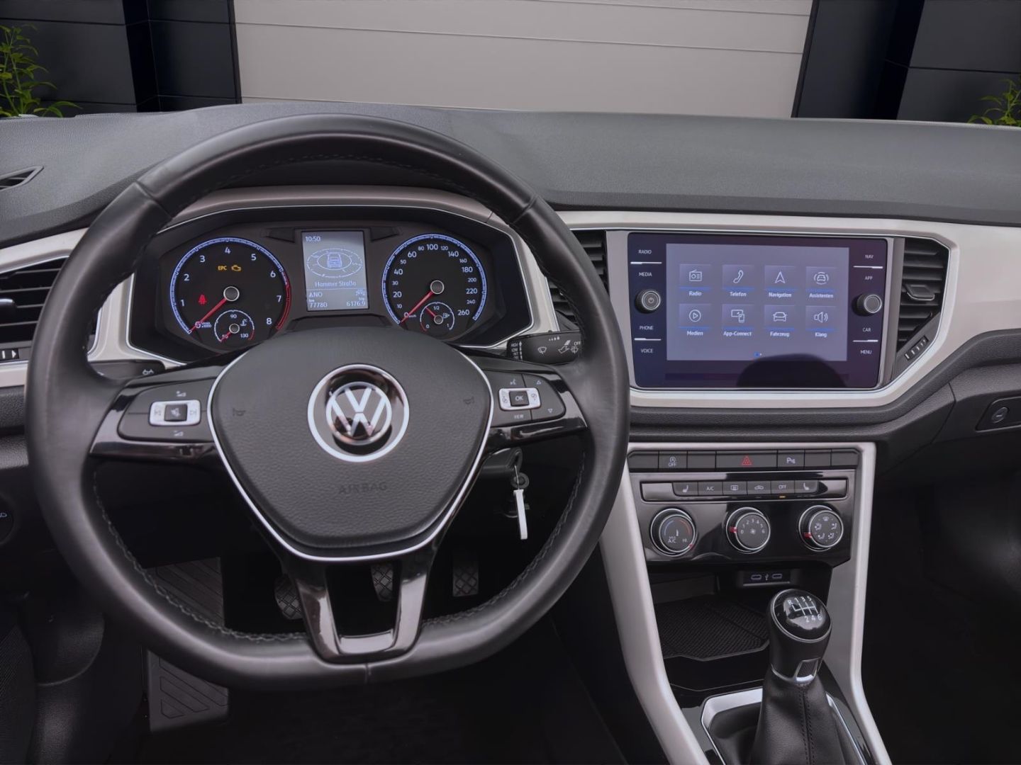 Volkswagen T-Roc 1.0 TSI STYLE - Samsaru's Car Outlet
