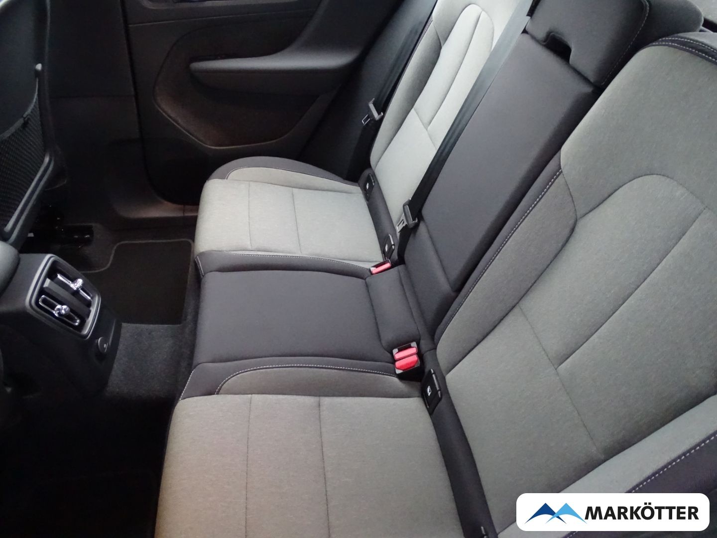 Volvo XC40 Plus Dark Recharge Plug-In Hybrid 2WD AHK