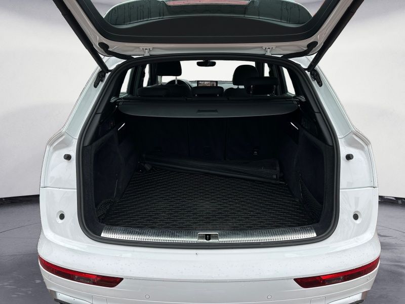 Audi Q5 40 TDI quattro S-line - Samsaru's Car Outlet