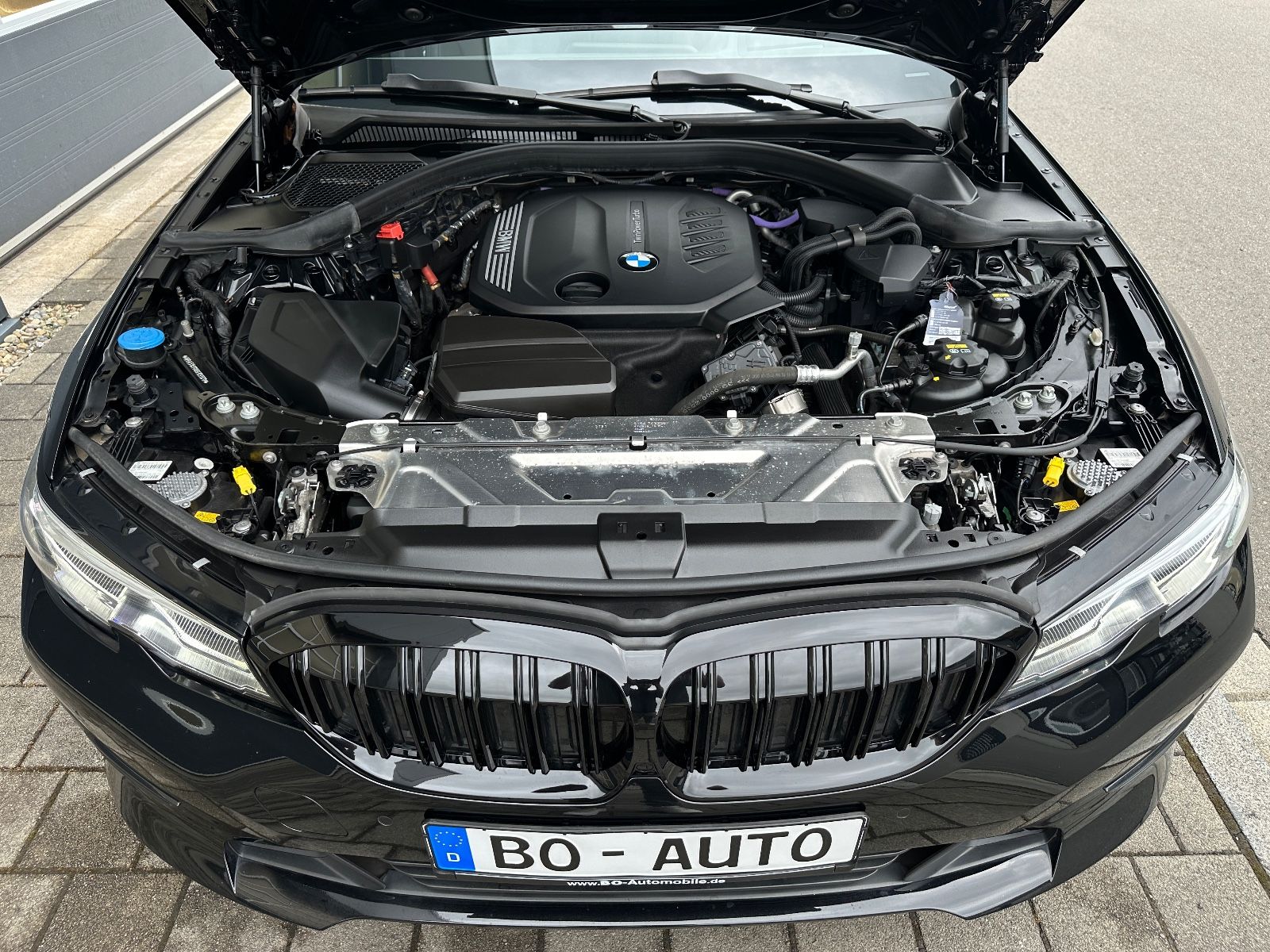 BMW 320 d xDrive Laser Leder HuD Key Innovation - Samsaru's Car Outlet