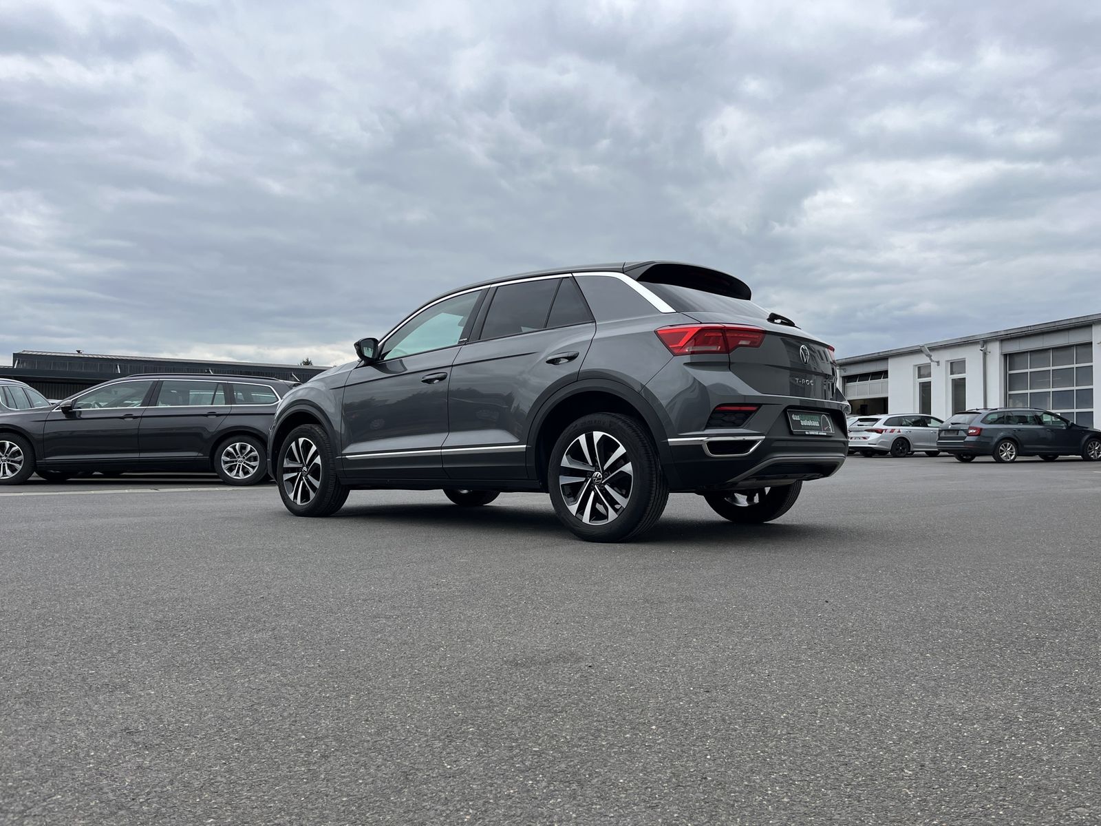 Volkswagen T-Roc 1.5 TSI DSG UNITED - Samsaru's Car Outlet